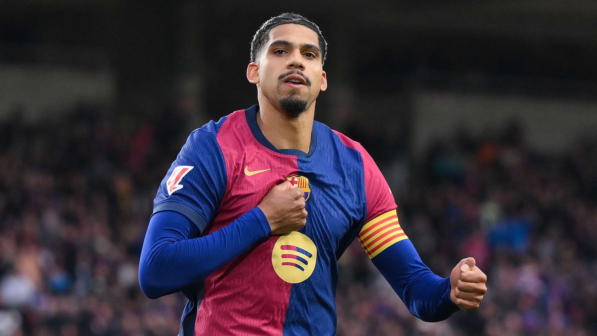 记者：道格拉斯-路易斯可能屈肌损伤，或三月底回归.