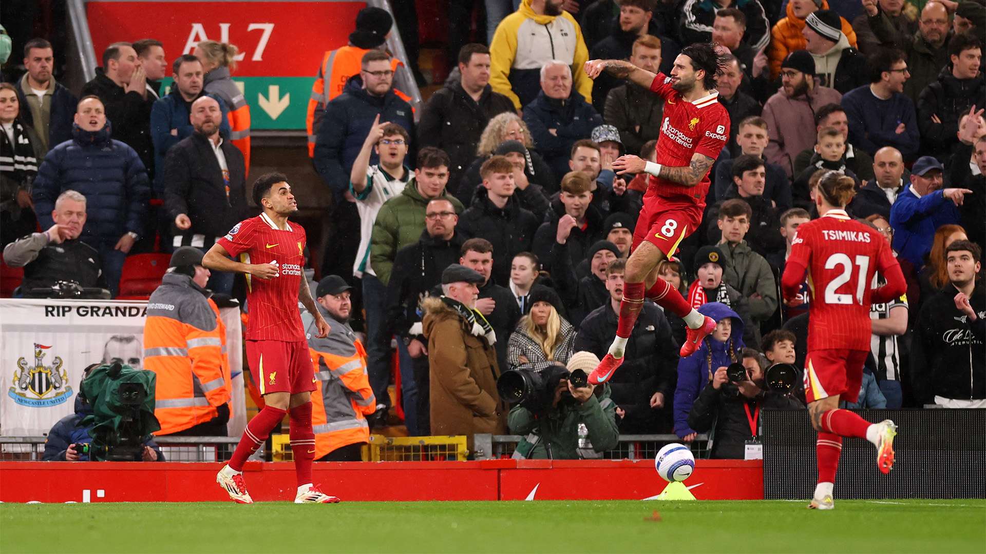 [一图流]BLG巨大优势遭到翻盘后，Bin坐在位置上面露难色若有所思39亮650回复.