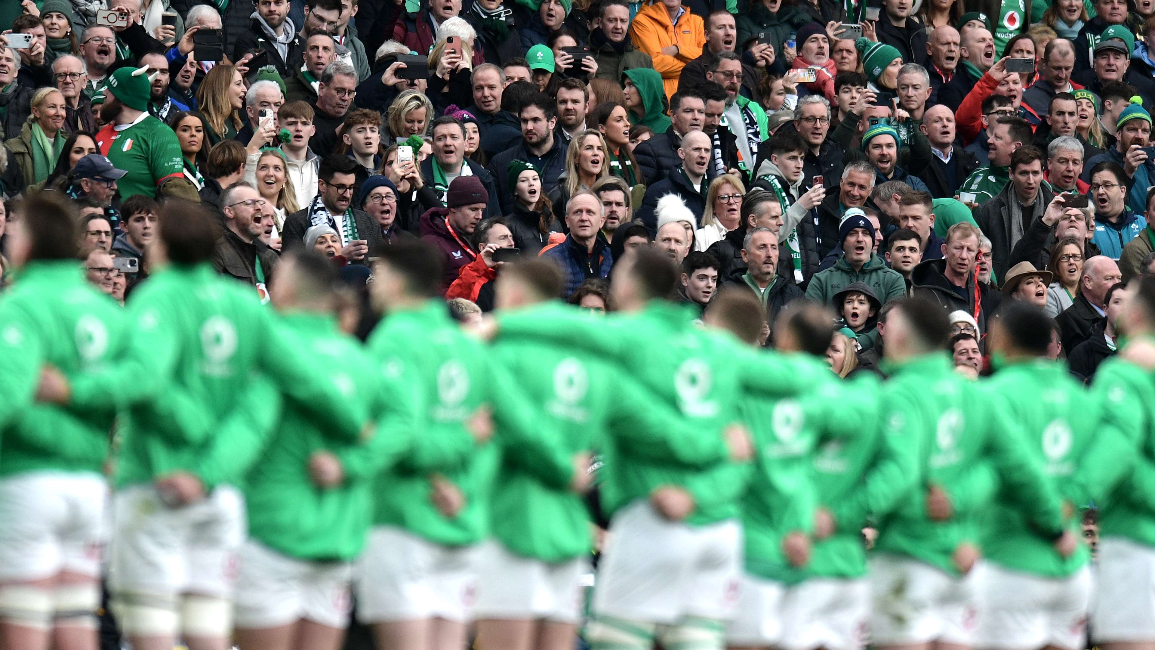 哈登：康宁汉姆表现得像全明星甚至联盟最佳之一 他还会变得更棒.